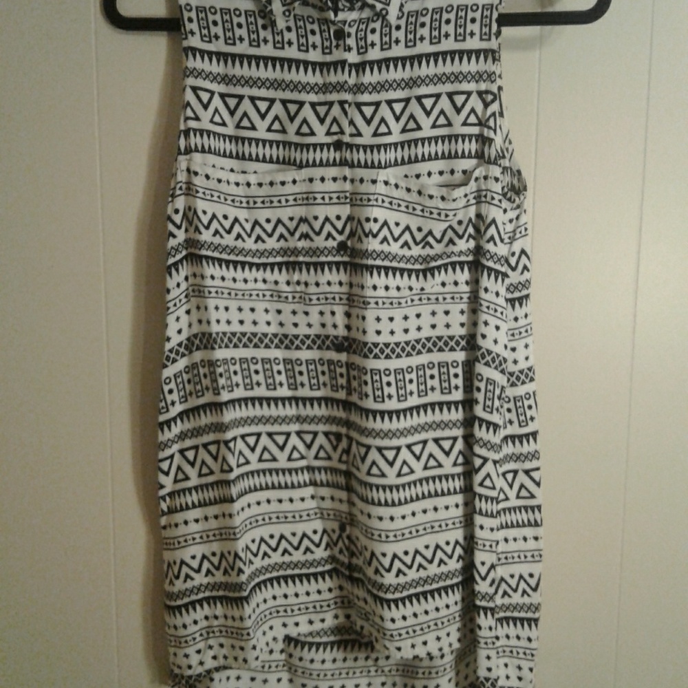 H&M tunic black and white sleeve less size 6